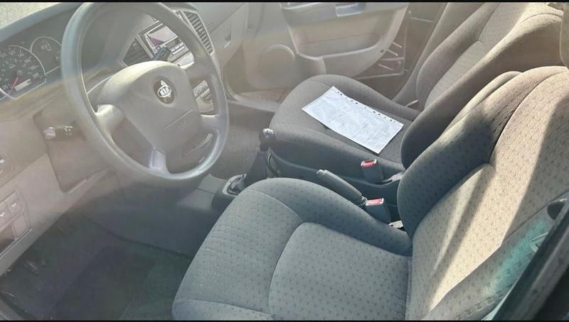 Gebraucht Kia Carens EX 139 PS (102 kW) 2005 Schwarz Van / Kleinbus