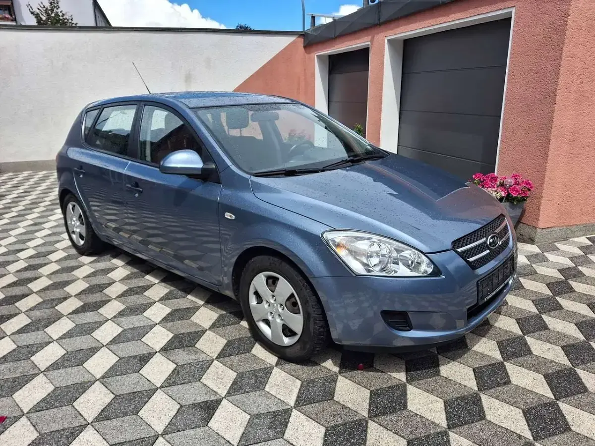 Gebraucht Kia Ceed LX 109 PS (80 kW) 2008 Baltikblau met. Kleinwagen