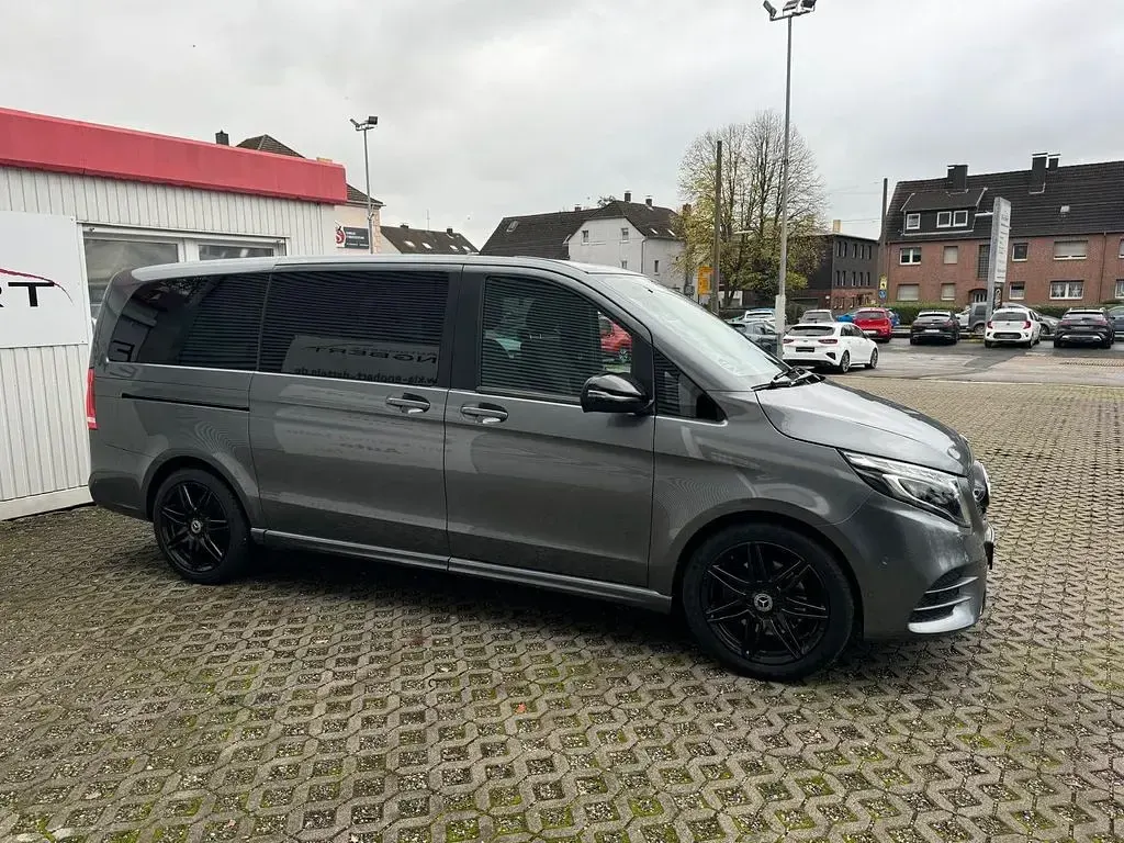 Gebraucht Mercedes V220 AMG 163 PS (119 kW) 2021 Grau Van / Kleinbus