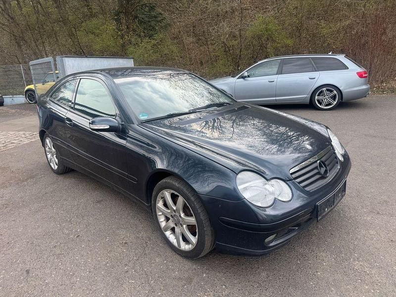 Gebraucht Mercedes C180 143 PS (105 kW) 2003 Schwarz Coupé