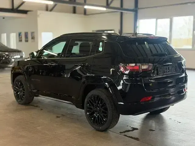 Occasion Jeep Compass Altitude 131 ch (96 kW) 2024 Noir SUV