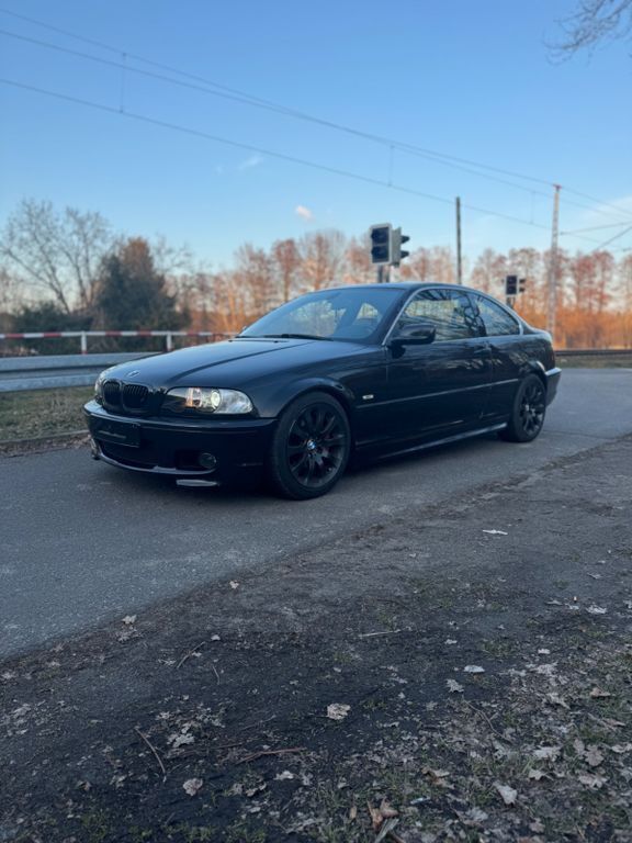 Schwarz Gebraucht 2002 BMW 330 Performance Coupé | 10.000 € (Guter Preis) - Bild 1/4