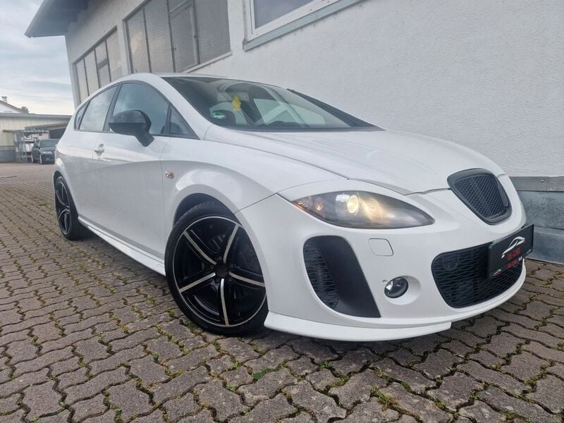 Weiß Gebraucht 2011 Seat Leon FR Limousine | 5.900 € (Fairer Preis) - Bild 1/4