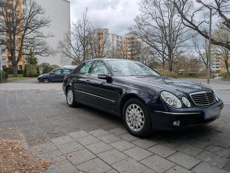 Second-hand Mercedes E320 224 CP (164 kW) 2003 Albastru Berlinǎ