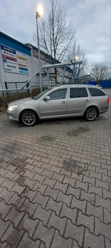 Gold Gebraucht 2010 Skoda Octavia Ambiente Kombi | 5.500 € (Fairer Preis) - Bild 1/4