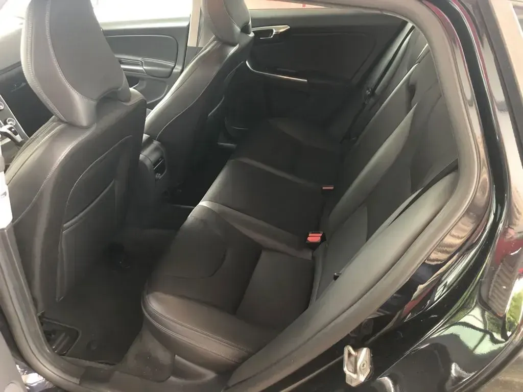 Gebraucht Volvo V60 Business Edition 150 PS (110 kW) 2017 Blau Kombi