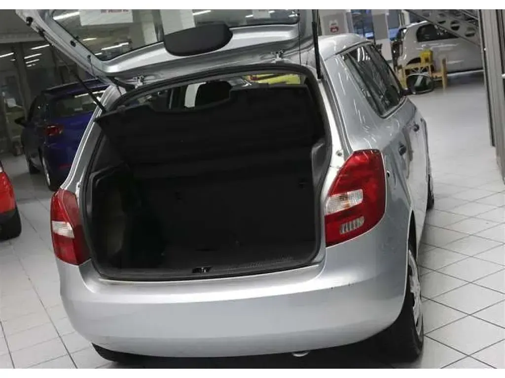 Gebraucht Skoda Fabia 86 PS (63 kW) 2012 Reflexsilbermet. (metallic) Kleinwagen