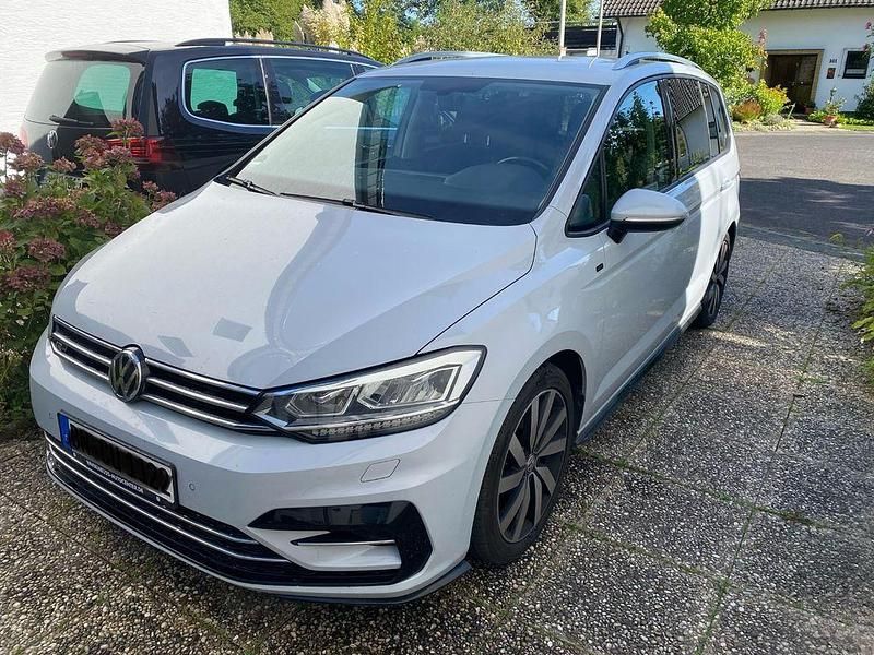 Weiß Gebraucht 2018 VW Touran Join Van / Kleinbus | 18.900 € (Fairer Preis) - Bild 1/4