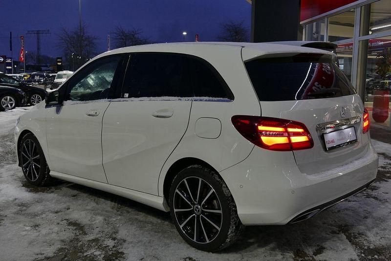 Gebraucht Mercedes B200 Urban 156 PS (114 kW) 2018 Weiß Van / Kleinbus