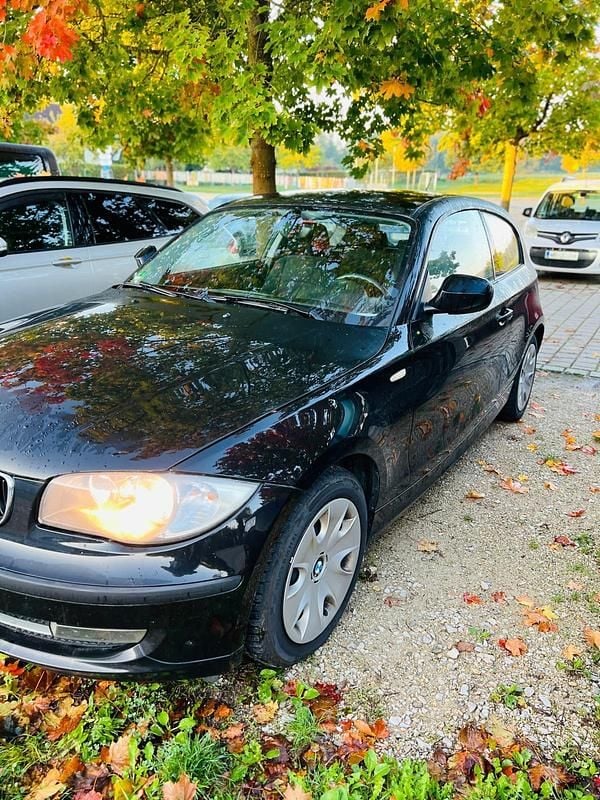 Schwarz Gebraucht 2010 BMW 120 Kleinwagen | 3.900 € (Superpreis) - Bild 1/4