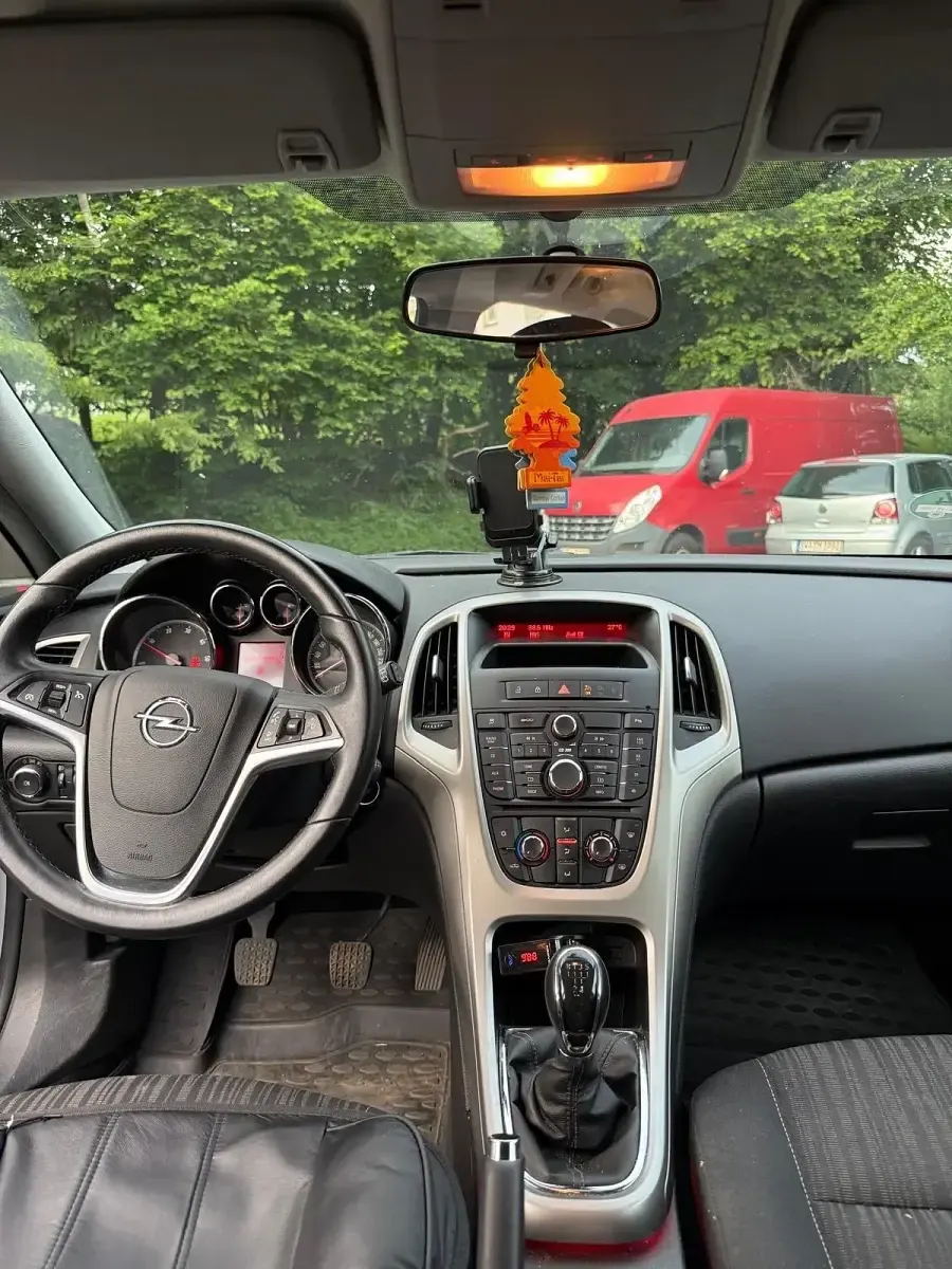 Gebraucht Opel Astra 90 PS (66 kW) 2011 Silber Kombi