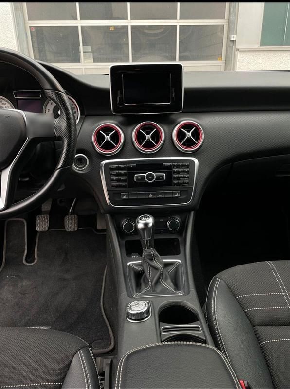 Gebraucht Mercedes A180 Style 122 PS (89 kW) 2013 Weiß Limousine