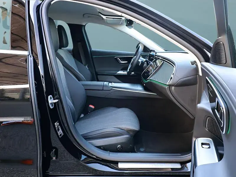 Gebraucht Mercedes E200 204 PS (150 kW) 2025 Schwarz Limousine