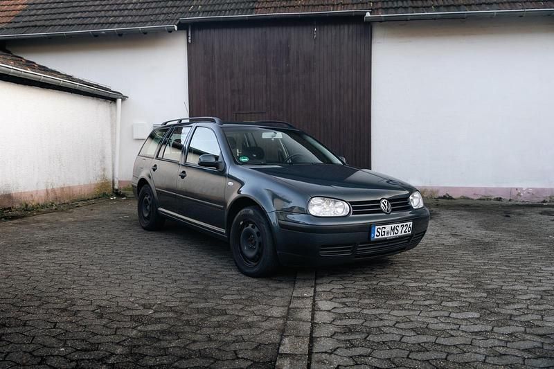 Grau Gebraucht 2003 VW Golf IV Kombi | 1.450 € (Fairer Preis) - Bild 1/4