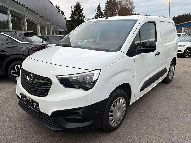 Używany Opel Combo 102 KM (75 kW) 2022 Biały Minivan