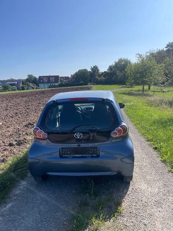 Gebraucht Toyota Aygo 68 PS (50 kW) 2009 Blau Kleinwagen
