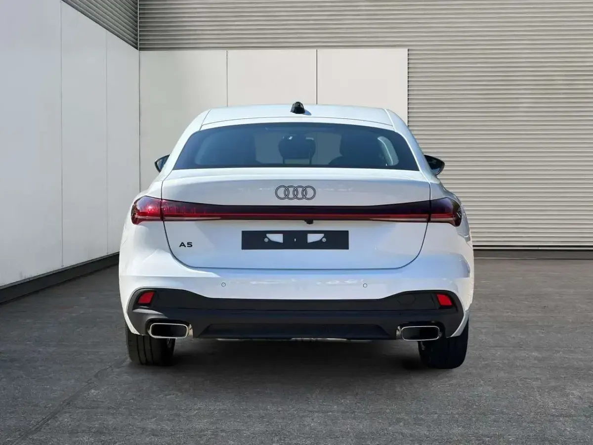 Neu Audi A5 Basis 204 PS (150 kW) 2025 Arkonaweiß Coupé