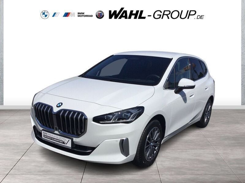 Weiß Gebraucht 2024 BMW 218 Active Tourer Luxury Line Van / Kleinbus | 35.890 € (Fairer Preis) - Bild 1/4