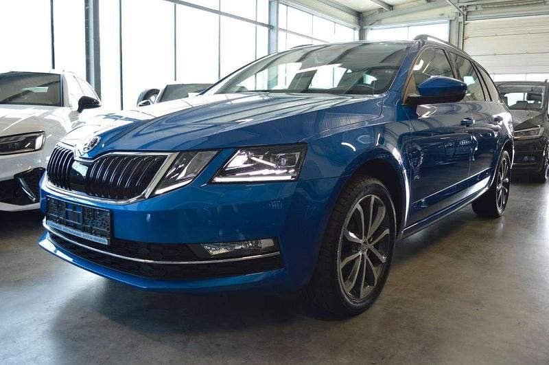 Modra race/race blue Gebraucht 2019 Skoda Octavia Style Kombi | 18.380 € (Fairer Preis) - Bild 1/4