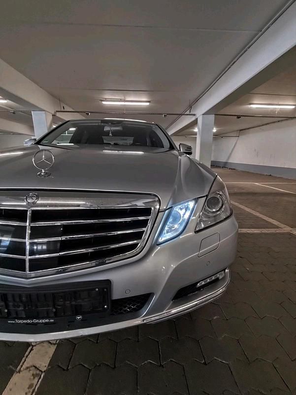 Gebraucht Mercedes E350 Elegance 292 PS (214 kW) 2009 Grau Limousine