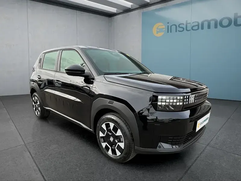 Neu Fiat Grande Panda 101 PS (74 kW) 2026 Schwarz Kleinwagen
