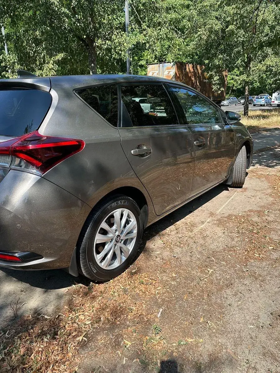 Gebraucht Toyota Auris 101 PS (74 kW) 2019 Grau Kleinwagen