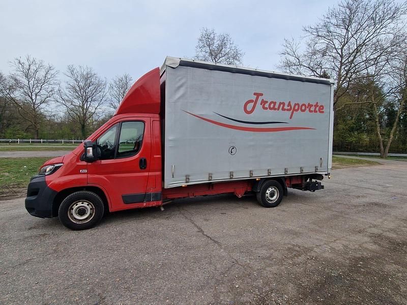 Gebraucht Fiat Ducato 140 PS (102 kW) 2023 Rot Van