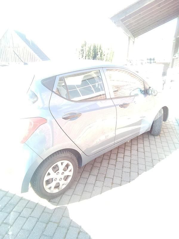 Gebraucht Hyundai i10 65 PS (47 kW) 2015 Blau Kleinwagen