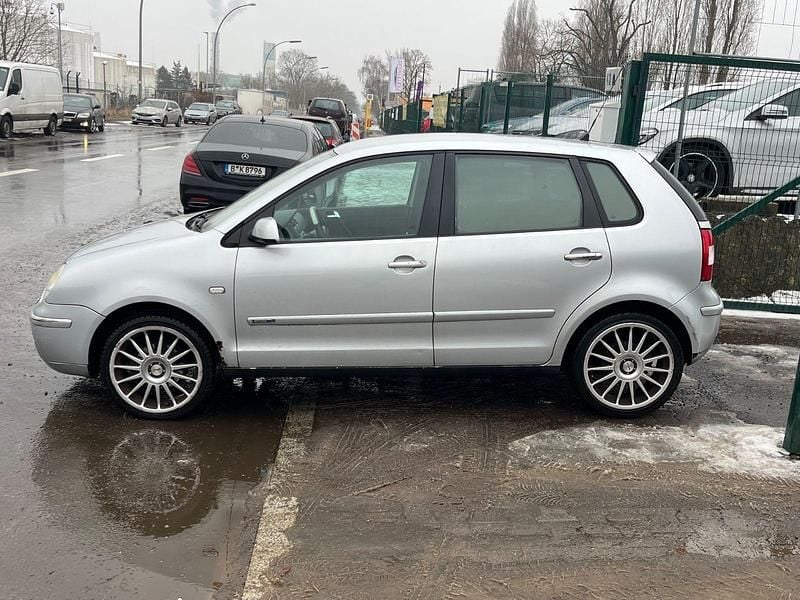 Gebraucht VW Polo Highline 75 PS (55 kW) 2002 Silber Kleinwagen