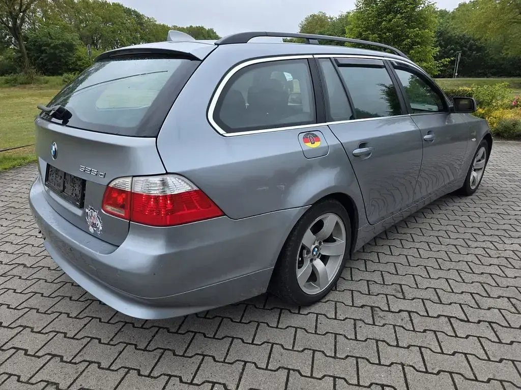 Gebraucht BMW 525 177 PS (130 kW) 2006 Grau Kombi