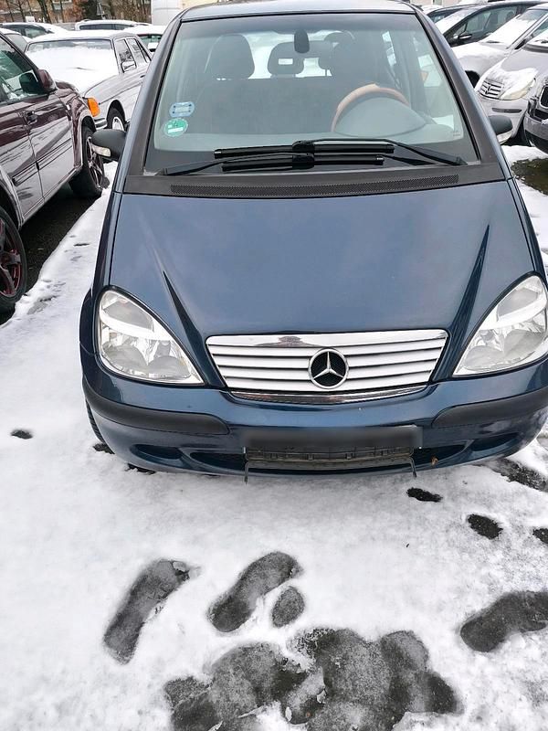 Blau Gebraucht 2003 Mercedes A140 Kleinwagen | 1.650 € - Bild 1/4