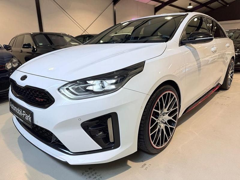 Weiß Gebraucht 2019 Kia ProCeed GT GT-Line Kleinwagen | 20.500 € (Fairer Preis) - Bild 1/4