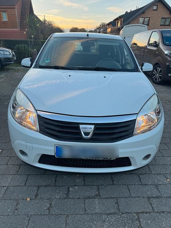 Weiß Gebraucht 2009 Dacia Sandero Kleinwagen | 1.499 € - Bild 1/4