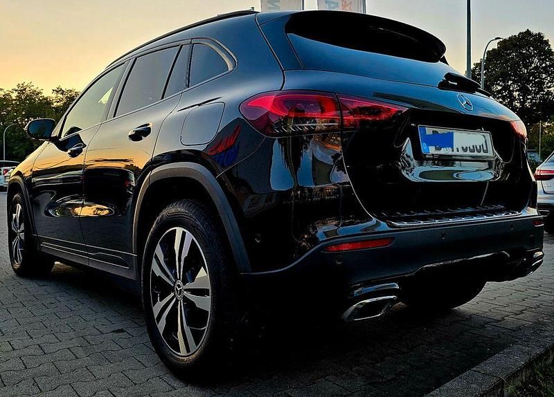 Gebraucht Mercedes GLA200 163 PS (119 kW) 2021 Schwarz SUV