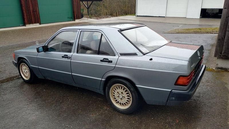 Gebraucht Mercedes 190 107 PS (78 kW) 1991 Grau Limousine