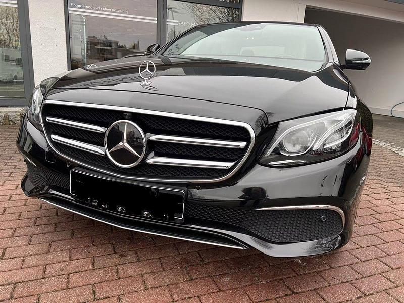 Schwarz Gebraucht 2020 Mercedes E400 Limousine | 41.690 € (Guter Preis) - Bild 1/4