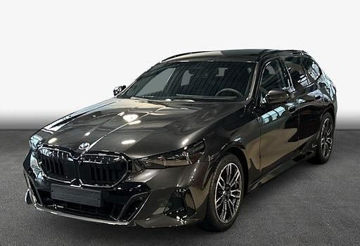 Neu BMW 540 303 PS (222 kW) 2025 Grau Kombi