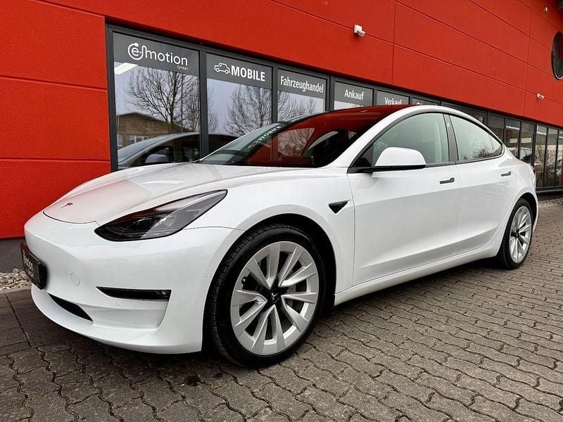 Perlweiß Gebraucht 2021 Tesla Model 3 Limousine | 23.980 € (Guter Preis) - Bild 1/4