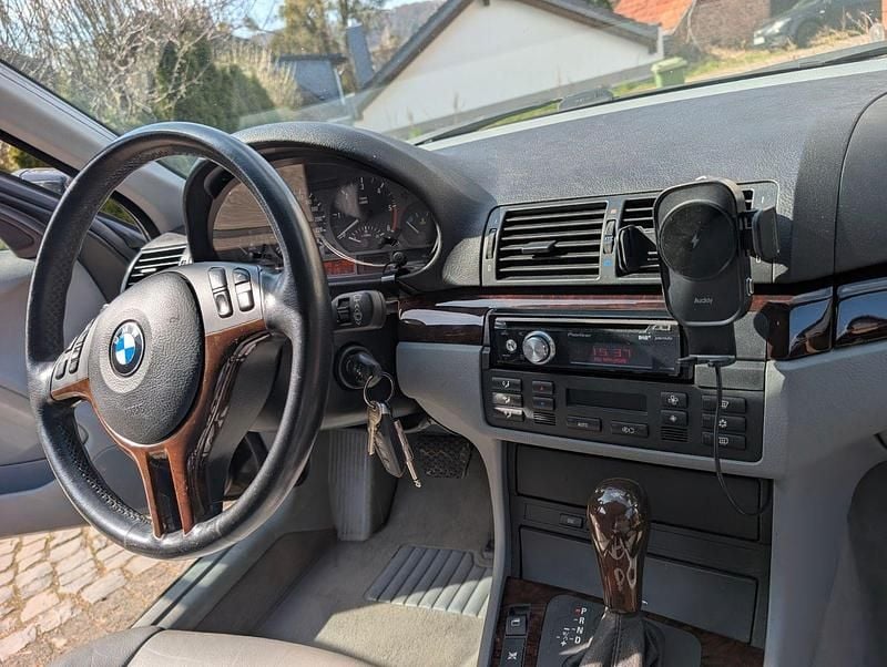 Gebraucht BMW 330 204 PS (150 kW) 2004 Schwarz Kombi