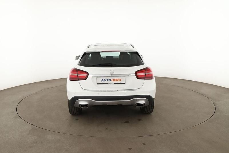 Gebraucht Mercedes GLA180 Urban 122 PS (89 kW) 2018 Weiß SUV