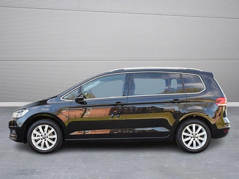Gebraucht VW Touran Highline 150 PS (110 kW) 2025 Schwarz Van / Kleinbus