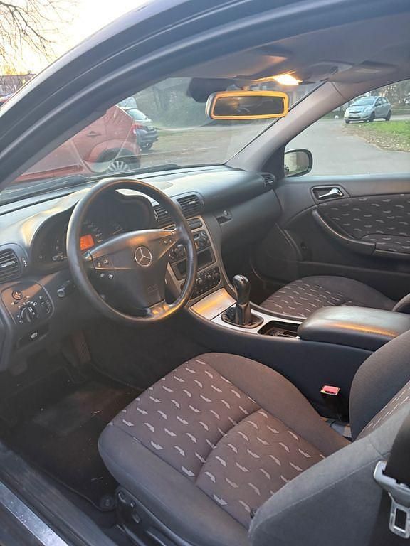 Gebraucht Mercedes C180 143 PS (105 kW) 2004 Schwarz Coupé