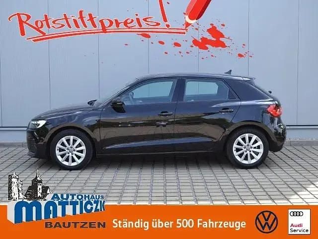 Schwarz (mythosschwarz metallic) Gebraucht 2019 Audi A1 Sportback Advanced Plus Kleinwagen | 17.860 € (Fairer Preis) - Bild 1/4