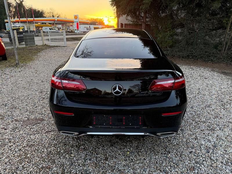 Gebraucht Mercedes E200 AMG 184 PS (135 kW) 2017 Schwarz Coupé