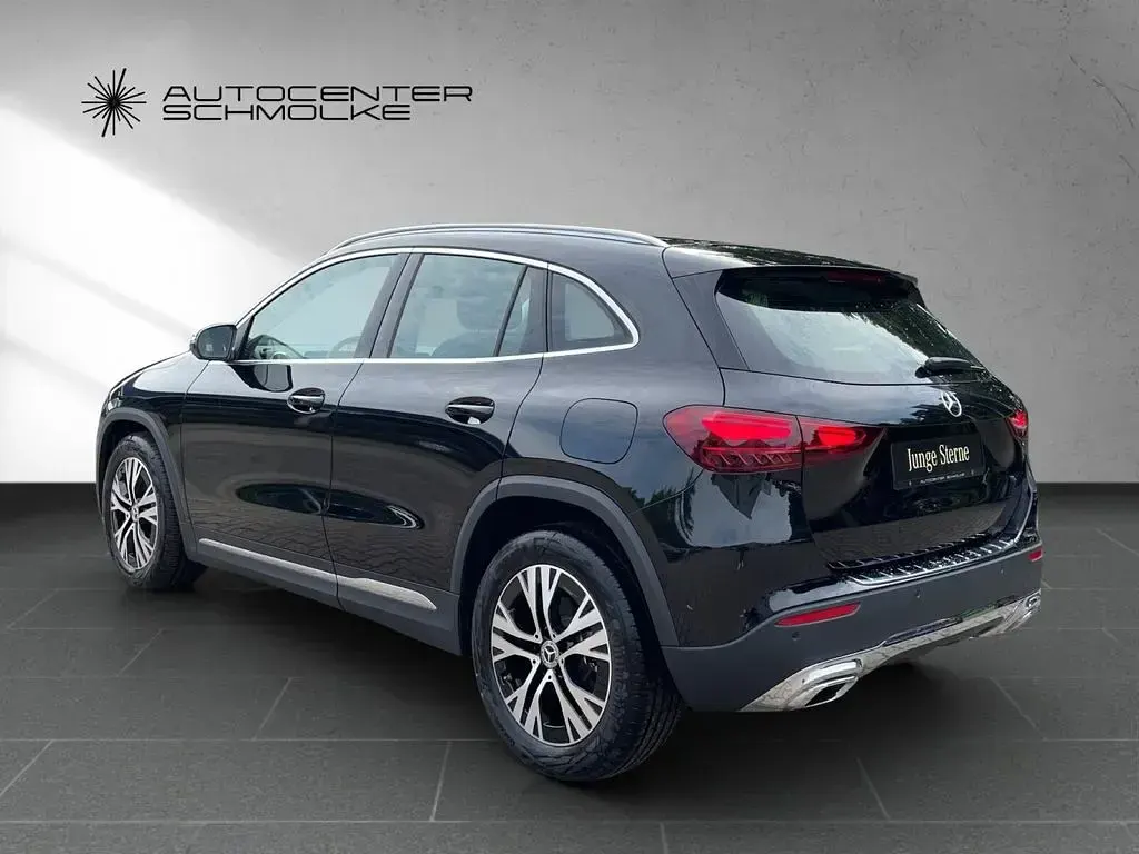 Gebraucht Mercedes GLA180 Advanced 136 PS (100 kW) 2025 lack kosmosschwarz (metallic) SUV