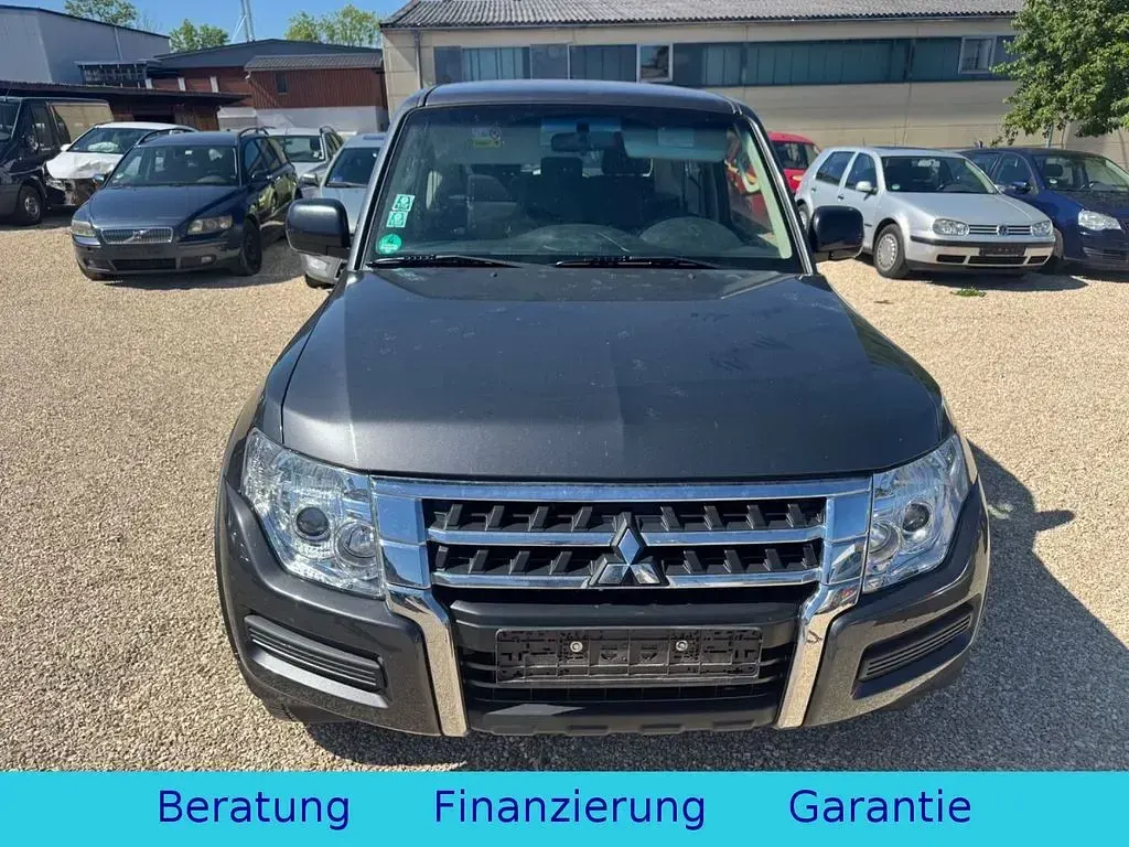 Gebraucht Mitsubishi Pajero 190 PS (139 kW) 2015 Grau SUV