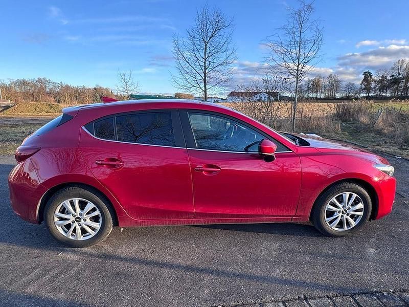 Gebraucht Mazda 3 Exclusive-Line 120 PS (88 kW) 2017 Rot Limousine
