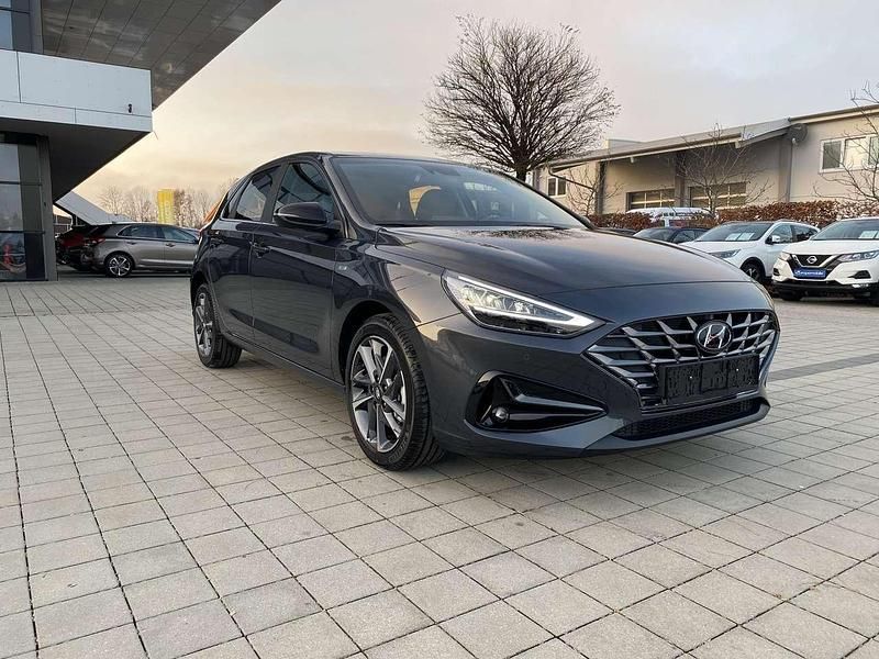 Dark knight mineraleffekt Gebraucht 2020 Hyundai i30 Prime Limousine | 16.446 € (Guter Preis) - Bild 1/1