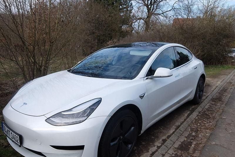 Gebraucht Tesla Model 3 Standard Range Plus 239 kW (325 PS) 2020 Weiß Limousine