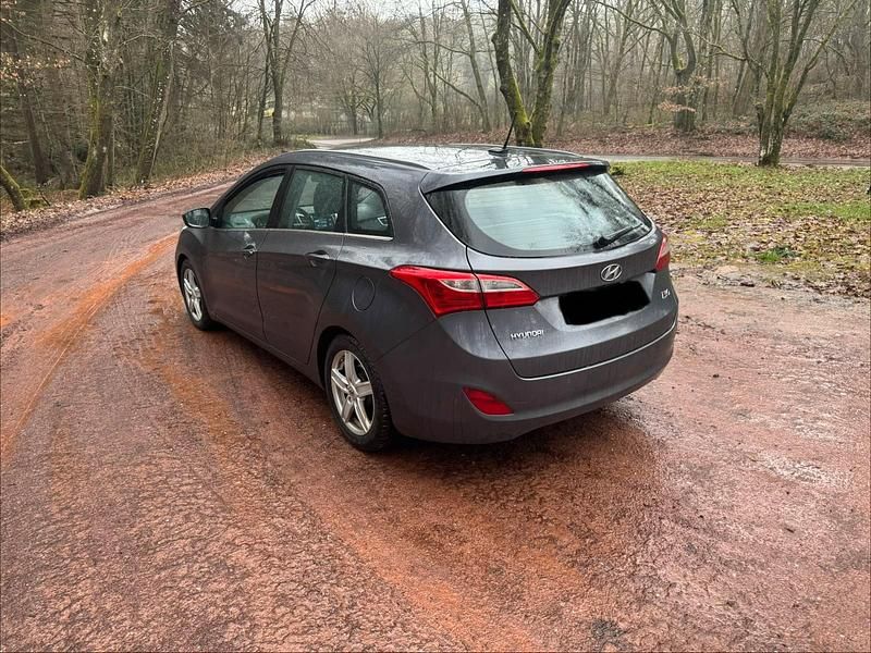 Gebraucht Hyundai i30 110 PS (80 kW) 2016 Grau Kombi